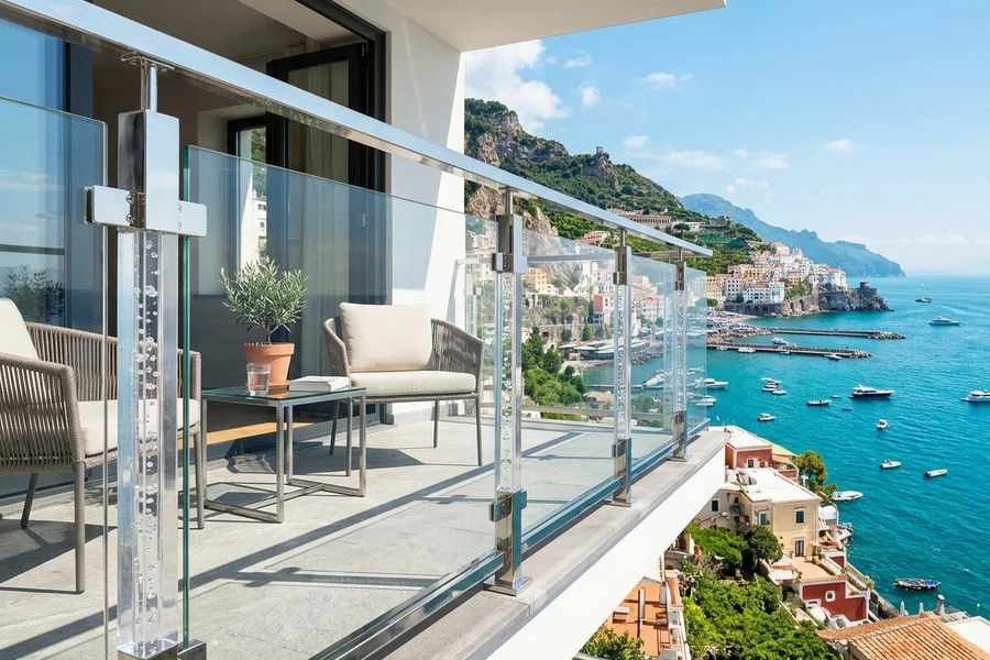 Kabarcıklı pleksi dikmeli balkon korkuluğu örnek uygulaması